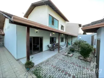Casa colina de laranjeiras, 3 quartos 2 suites, piscina e churraqueira, 3 vagas de garagem