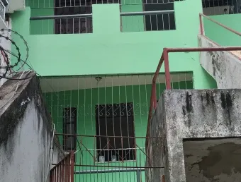 Casas de  2 e 4 em itapuã,  rua enfrente ao banco do brasil