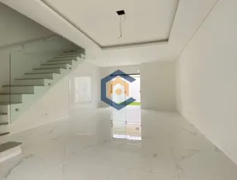 Casa sobrado com 1 suíte mais 2 quartos no bairro bom retiro, joinville/sc