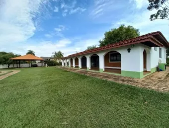 CHÁCARA A VENDA Maravilhosa Chácara à venda com cinco mil metros, muita grama, e muitas vagas para