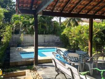 Casa linear de 3 quartos / 1 suíte, piscina, churrasqueira e 3 vagas