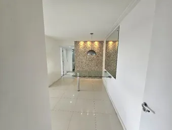 Apartamento de 2 quartos, 1 suíte, varanda, no condomínio città de lauro de freitas!