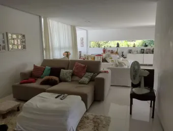 Vendo uma excelente casa em condomínio fechado na estrada do coco. r$ 1.790.000,00.