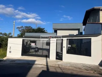 Casa Térrea à Venda no Villa di Cesar: 3 quartos, 1 suíte com closet, ampla sala, 3 banheiros, 2 vagas - R$650.000 - Mogi das Cruzes-SP