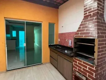 Sobrado Individual à Venda ao Lado da Estação Dom Bosco – 3 Dormitórios, Suíte e Quintal com Churrasqueira