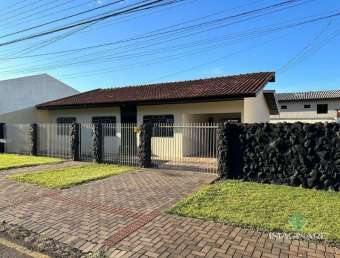 Casa com 3 dormitórios para alugar, 117 m² por R$ 3.015,00/mês - Universitário - Cascavel/PR