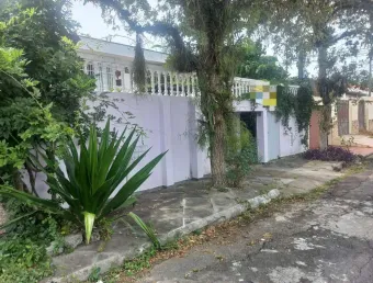 Casa com 5 quartos à venda na Rua Alexandre Dalcuch, 132, Bacacheri, Curitiba