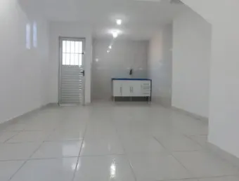 Casa com 2 quartos para alugar no Jardim Guarapiranga, São Paulo 