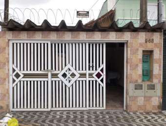 Casa à venda em Praia Grande-SP, Bairro Mirim: 2 quartos, 1 suíte, 2 salas, 2 banheiros, 2 vagas de garagem, 122m²!
