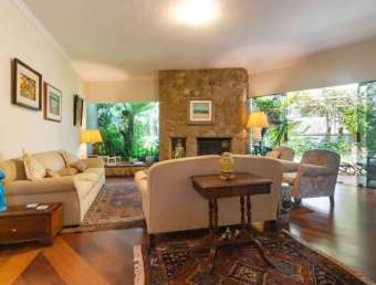 Casa tipo para venda com 3 quartos, sendo 3 suítes, 374m²
