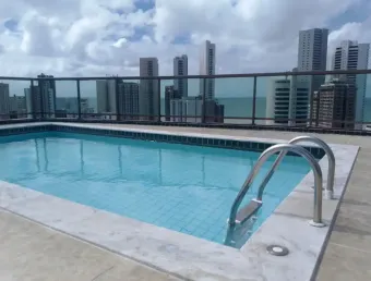 Esse tem uma excelente localização que fica próximo à praia de boa viagem com poucos vizinhos numa rua calma e tranquila  lazer na cobertura piscina salão de festas condomínio inclui água e gás encana