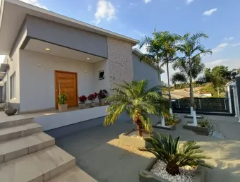 Casa nova de alto padrão com 3 suítes e piscina no bairro medeiros, jundiaí - sp