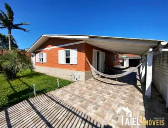 Excelente casa com anexo no centro da praia de cidreira/rs