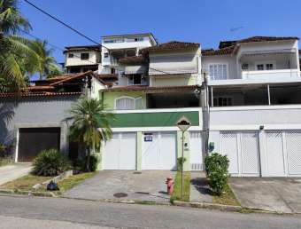 Excelente casa duplex com 236m², 3 quartos, 2 vagas de garagem na Estrada do Uruçanga - Anil - Jacarepaguá RJ. EXCLUSIVIDADE!