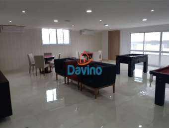 APARTAMENTO PORTEIRA FECHADA - 2 DORMITÓRIOS UM SUÍTE SACADA GOURMET COM CHURRASQUEIRA PRAIA DA VILA GUILHERMINA FRENTE RUA