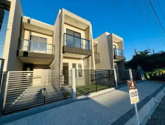Sobrado com  03 quartos ( 01 suite) a 300 metros do mar!