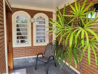 Excelente, ampla e conservadíssima casa no centro de taubaté