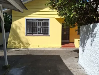 Casa com 3 quartos para alugar na Rua Uruguai, 90, Bacacheri, Curitiba