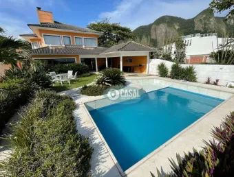 Casa em frente a praia de itacoatiara com 07 suítes, elevador, piscina e quintal