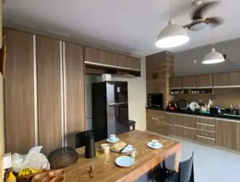Casa à venda com churrasqueira, espaço amplo, 3 suítes e ótima localização em Rio Verde - GO