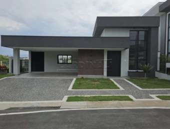 Belíssima Casa Térrea à venda com 3 dormitórios no Swiss Park