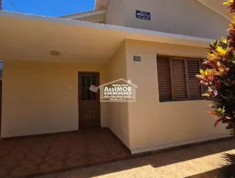Casa no centro de paracatu-mg – ideal para residência ou ponto comercial