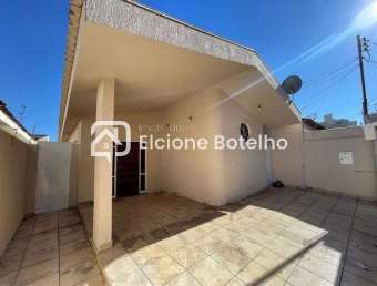 Casa para locação de aprox. 120 m², com 3 quartos, 1 suíte, no bairro Saraiva - Uberlândia - MG