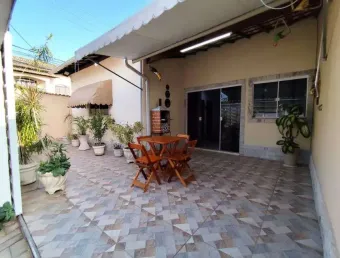 Linda casa colonial linear com 3 dormitórios sendo 1 suite,  no rio da prata de campo grande.