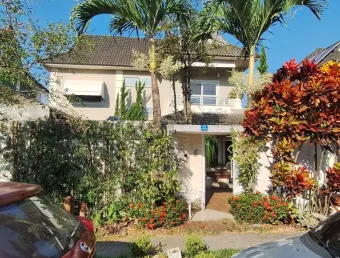 Casa triplex com 270 m², 4 quartos e lazer privativo no condomínio village biarritz - recreio dos bandeirantes