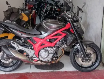 SUZUKI GLADIUS 650cc IMPECAVEL