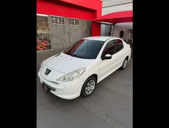 Peugeot 207 Sedan Passion XR 1.4 Flex 2013 - Branca - 2013/2013