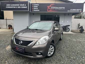 NISSAN VERSA 1.6 SL ANO 2012