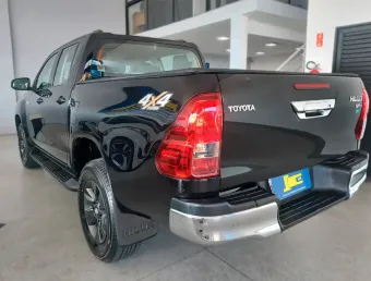 hilux-2-8-srv-diesel-4x4-201