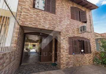 Casa com 3 quartos para alugar na rua antônio joaquim mesquita, 571, passo da areia, porto alegre por r$ 6.500