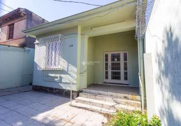 Casa com 3 quartos à venda na rua doutor sebastião leão, 179, azenha, porto alegre, 150 m2 por r$ 848.000