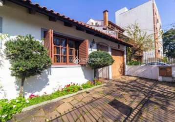Casa em condomínio fechado com 4 quartos à venda na rua valparaíso, 993, jardim botânico, porto alegre, 180 m2 por r$ 950.000