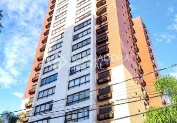 Apartamento com 3 quartos para alugar na rua joão caetano, 79, três figueiras, porto alegre, 122 m2 por r$ 5.700