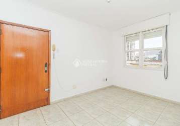 Apartamento com 2 quartos para alugar na rua roque calage, 260, passo da areia, porto alegre, 49 m2 por r$ 1.400