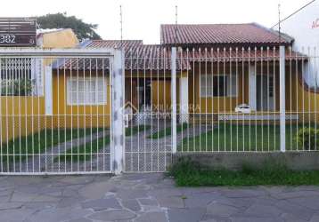Casa em condomínio fechado com 4 quartos à venda na rua doutor barcelos, 2365, tristeza, porto alegre, 229 m2 por r$ 740.000