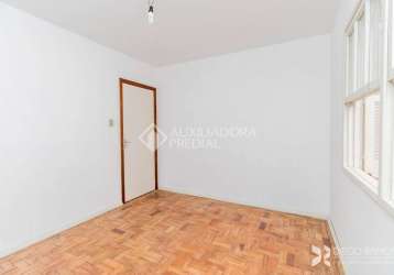 Apartamento com 3 quartos à venda na rua doutor júlio bocaccio, 28, santo antônio, porto alegre, 75 m2 por r$ 235.000