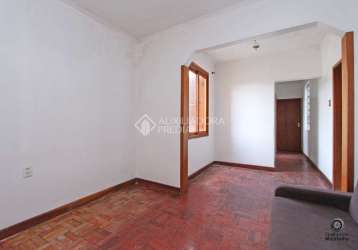 Apartamento com 2 quartos à venda na padre hildebrando., 649, santa maria goretti, porto alegre, 56 m2 por r$ 200.000