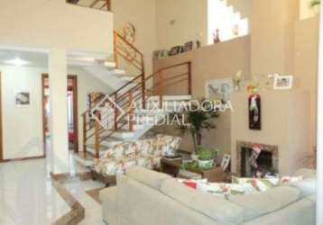 Casa em condomínio fechado com 3 quartos para alugar na avenida guaíba, 13914, ipanema, porto alegre, 293 m2 por r$ 7.500