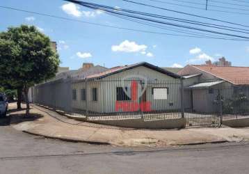 Casa comercial à venda na região central de londrina. com tres quartos, sala, cozinha, dois banheiros e quinze vagas de garagem. atualmente locada par