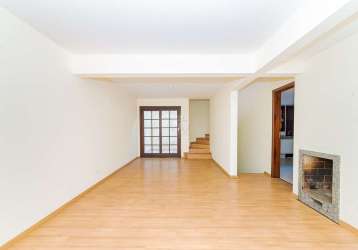 Casa em condomínio fechado com 3 quartos para alugar na rua montese, 285, parolin, curitiba por r$ 2.350