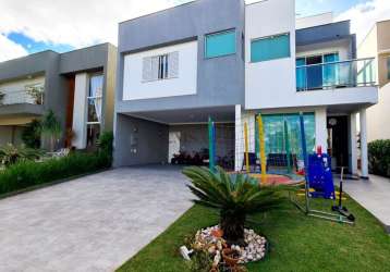 Casa em condomínio com 4 suítes à venda -272m²