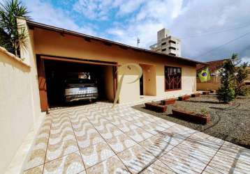 Casa com 3 quartos à venda na rua maestro sílvio perini, 96, bucarein, joinville por r$ 590.000