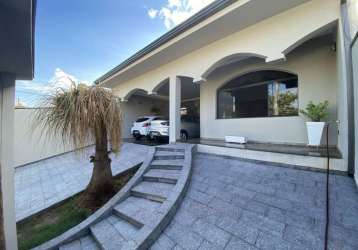 Linda casa com 3 dormitórios, 176 m² - venda por r$ 1.050.000 ou aluguel por r$ 5.608/mês - jardim ipiranga - americana/sp