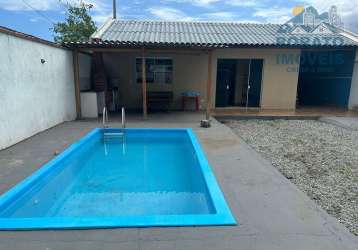 Casa com ar-condicionado e piscina – próximo ao mar