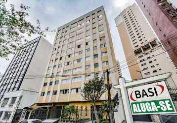 Apartamento com 3 quartos para alugar na rua acyr guimarães, 349, água verde, curitiba por r$ 2.000