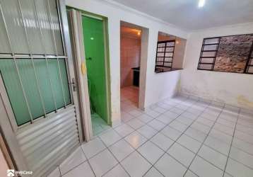 Casa com 2 quartos para alugar na vila carmosina, são paulo  por r$ 1.400
